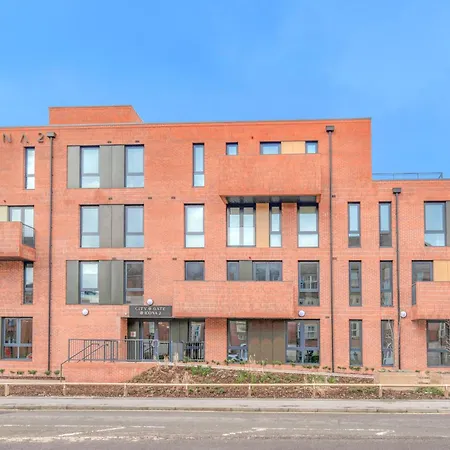 Stay@55 -secure Underground Parking Apartman