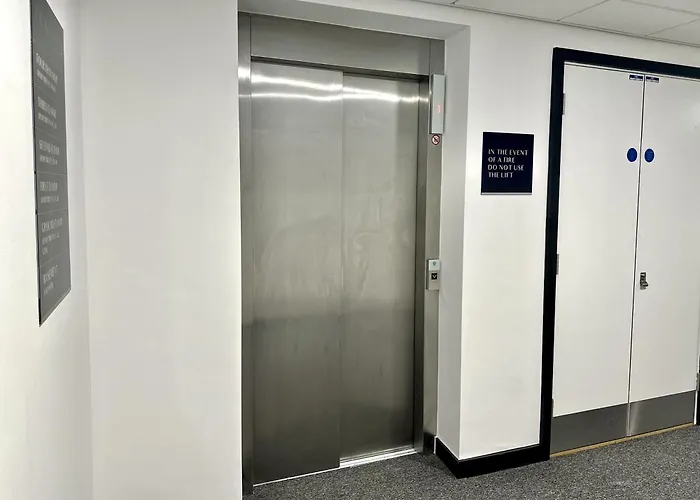 Stay@55 -secure Underground Parking Apartman *