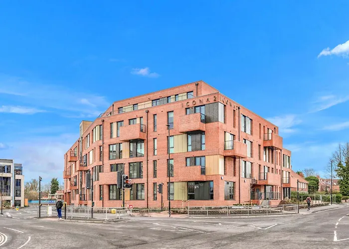 Stay@55 -secure Underground Parking * York