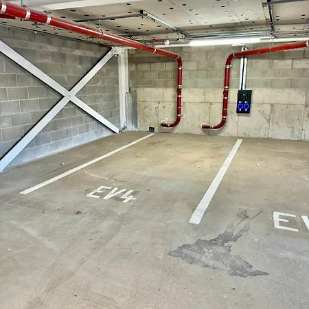Stay@55 -secure Underground Parking * York