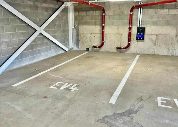 Stay@55 -secure Underground Parking * York