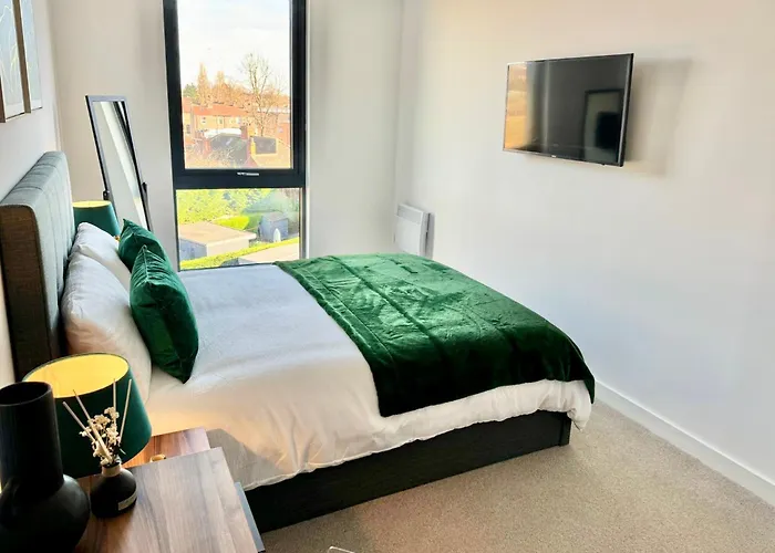 Stay@55 -secure Underground Parking * York