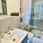 Stay@55 -secure Underground Parking Apartmán